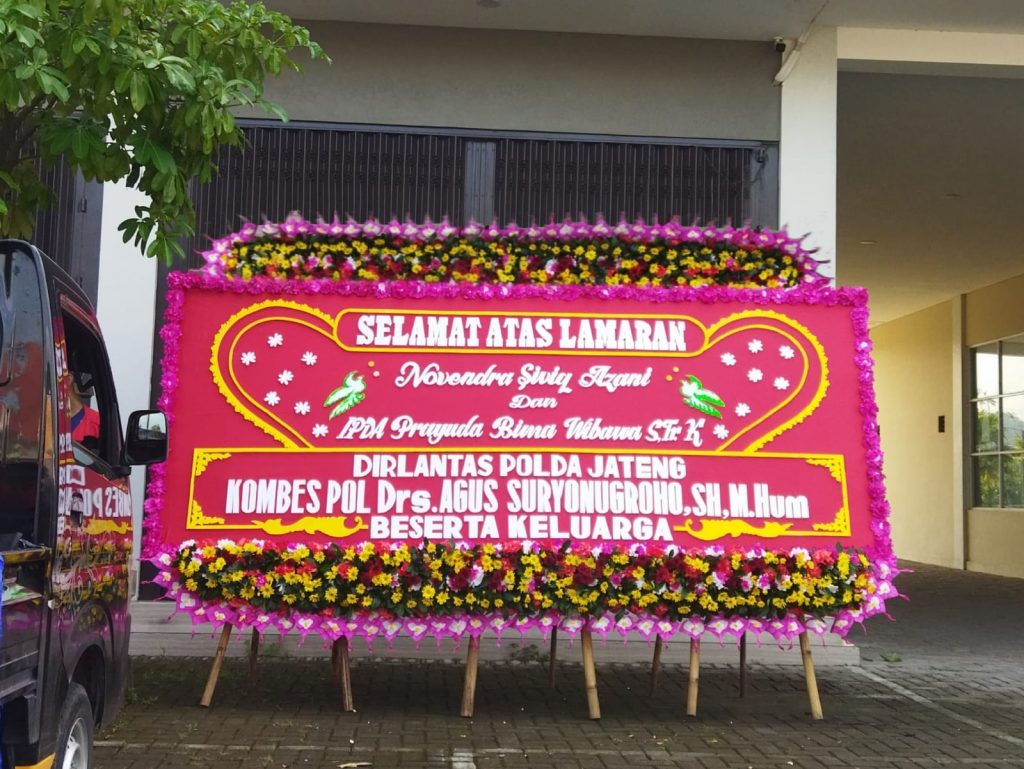 Bunga Papan Pernikahan Halmahera Selatan

